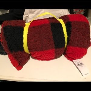 BNWT American Eagle Cozy Blanket